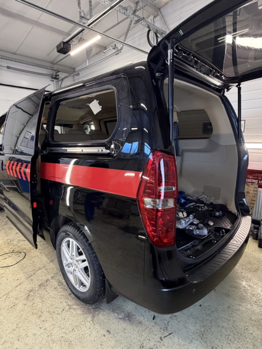 Установка электропривода багажника на Hyundai Starex